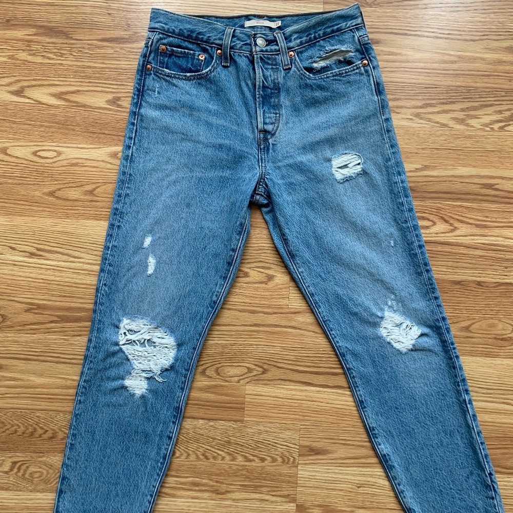 Levi’s Light Medium Wash Wedgie Jeans